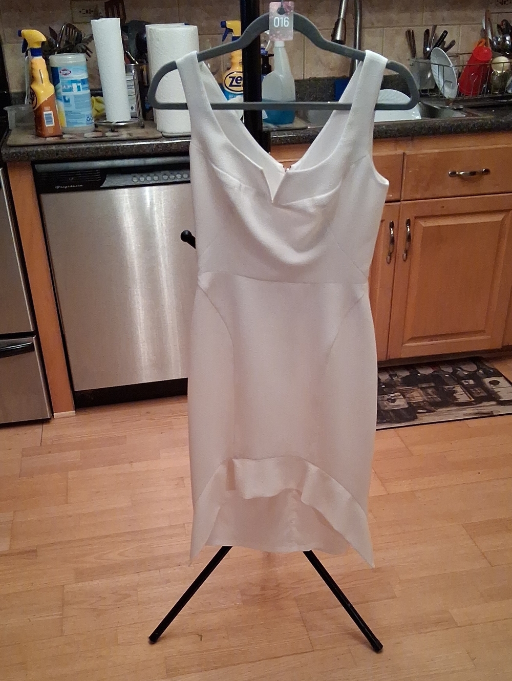 Black Halo  Dallss Pepple Crepe White Cream High-Low Sheath Dress